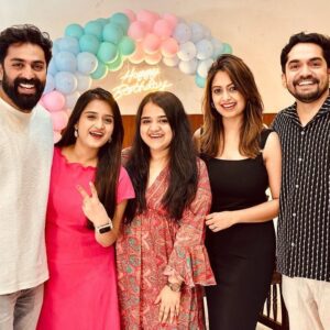 Keerthana Anil Instagram - When Happy colors meet Happy faces ! 😄😄
.
#bangaloredays #cousins #happytime♥️
