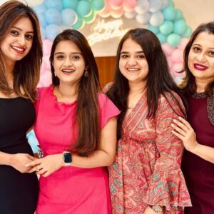 Keerthana Anil Instagram - When Happy colors meet Happy faces ! 😄😄
.
#bangaloredays #cousins #happytime♥️