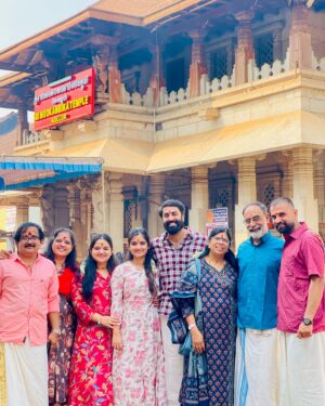 Keerthana Anil Instagram - At Mookambika Temple with family ♥️🙏🏻

📸 @vinod_antony_