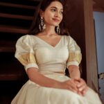 Keerthana Sreekumar Instagram - ONAM KACHERI 🌼 Photography @raka_8_ Costume @thoran_by_zayi Makeup @makeupbyanil Jewelry @priya_anokhi_ Stylist @zohibzayi @_brahm_an @ameerkbasheer @_abhi_makeovers
