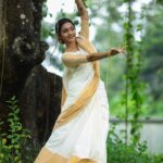 Keerthana Sreekumar Instagram - நடனம் ஒரு மௌனக் கவிதை Shot by @abhishek_satheesan_photography Outfit @adorebedizen Styling @_aneena_jose__