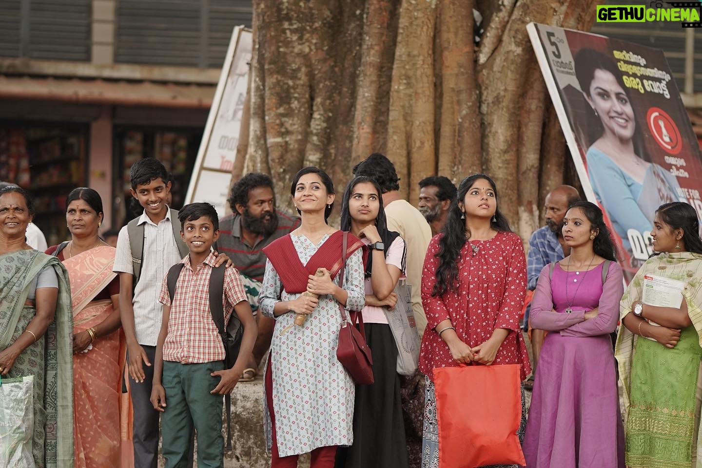 Keerthana Sreekumar Instagram - Watch #perillorpremierleague on @disneyplushotstarmalayalam Thank you @praveeen_chandran @abuvalayamkulam for this opportunity♥️ 📷 @ameer_mango 🫰🏻 @arunpradeepmusic @prasoon_raj_dir @jameesh_jose_ @sanath_sivaraj