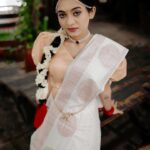 Keerthana Sreekumar Instagram - ONAM KACHERI Photography @raka_8_ Costume @thoran_by_zayi Makeup @makeupbyanil Jewelry @priya_anokhi_ Stylist @zohibzayi Special thanks @_brahm_an @ameerkbasheer @adharsh_sudharsan @_abhi_makeovers