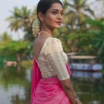 Keerthana Sreekumar Instagram - 🌸🌸🌸 Photography @bijuwhiteramp_photography Wearing @pearls_fashion_boutique Hair & Makeup @zintos_makeup_official
