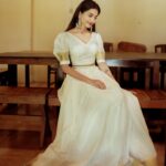 Keerthana Sreekumar Instagram – ONAM KACHERI 🌼

Photography @raka_8_ 

Costume @thoran_by_zayi 

Makeup @makeupbyanil 

Jewelry @priya_anokhi_ 

Stylist @zohibzayi 

@_brahm_an @ameerkbasheer @_abhi_makeovers
