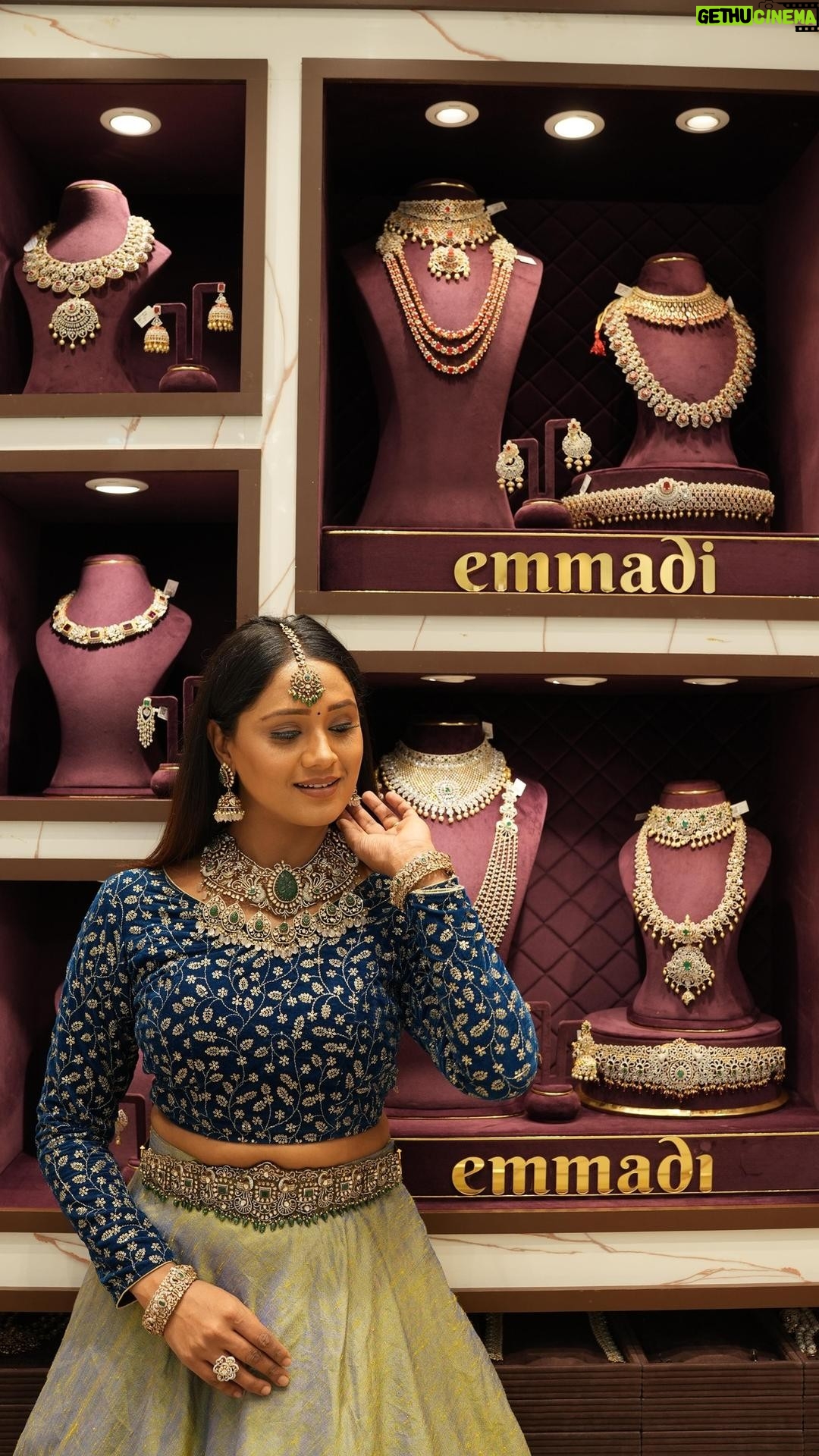Keerthi Bhat Instagram - Free Gold or Free Silver Celebrate the auspicious occasion of Akshaya Tritiya from the 10th to 12th. Make this festival even more memorable with exclusive offers. *Akshaya Tritiya Offer* Get free Gold or Silver on shopping. T&C -Free 2 grams Gold on 1 lakh purchase -Free 20 grams Silver coin on 50,000 purchase -Surprise gift on 25,000 purchase @emmadi_silver_jewellery For a Video Call Appointment, Contact us on WhatsApp Kukatpally: 91 6302 11 22 33 Punjagutta: 91 63 00 40 5132 Chanda Nagar: 91 86888 23262 #weddingjewellery #shopping #onlineshopping #bridaljewellery #videocall #whatsapp #eayshopping #jewellery #silverjewelry
