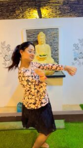 Keerthi Bhat Instagram - Blooper chela baga chestam 😂😂😂see my chittitalli dance 💃 #dancechallenge #bloopers#urskeerthi