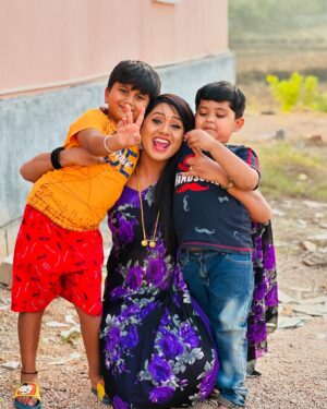 Keerthi Bhat Instagram - 🩷🩷

#keerthibhat #ursradha #madhuranagarilo