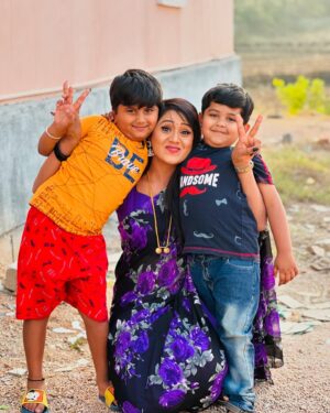Keerthi Bhat Instagram - 🩷🩷

#keerthibhat #ursradha #madhuranagarilo