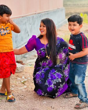 Keerthi Bhat Instagram - 🩷🩷

#keerthibhat #ursradha #madhuranagarilo