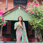 Keerthi Bhat Instagram - Saree loves me🩵 Blouse design by : @nihira_designerstudio #saree #keerthibhat #madhuranagarilo #ursradha #telugu #hyderabad