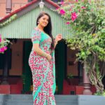Keerthi Bhat Instagram - Saree loves me🩵 Blouse design by : @nihira_designerstudio #saree #keerthibhat #madhuranagarilo #ursradha #telugu #hyderabad
