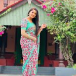 Keerthi Bhat Instagram - Saree loves me🩵 Blouse design by : @nihira_designerstudio #saree #keerthibhat #madhuranagarilo #ursradha #telugu #hyderabad