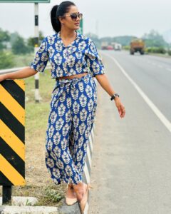 Keerthi Bhat Instagram - Take another chance it’s ok ❤️💙 Pc by: @its_vijay_karthek #selfconfidence #vijayawadadiaries #vijayawada #confidence #tollywood #pose #urskeerthi#bigboss #bigbossseason6