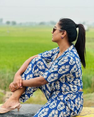 Keerthi Bhat Instagram - Take another chance it’s ok ❤️💙

Pc by: @its_vijay_karthek 
 
#selfconfidence #vijayawadadiaries #vijayawada #confidence #tollywood #pose #urskeerthi#bigboss #bigbossseason6