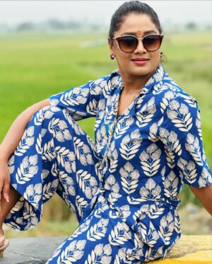 Keerthi Bhat Instagram - Take another chance it’s ok ❤️💙

Pc by: @its_vijay_karthek 
 
#selfconfidence #vijayawadadiaries #vijayawada #confidence #tollywood #pose #urskeerthi#bigboss #bigbossseason6
