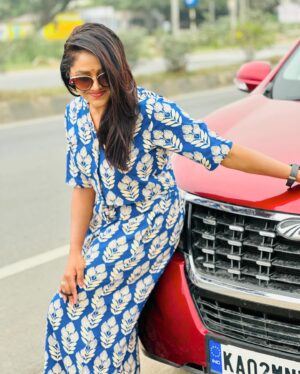 Keerthi Bhat Instagram - Take another chance it’s ok ❤️💙

Pc by: @its_vijay_karthek 
 
#selfconfidence #vijayawadadiaries #vijayawada #confidence #tollywood #pose #urskeerthi#bigboss #bigbossseason6