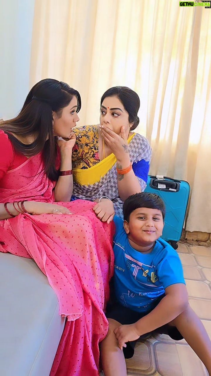 Keerthi Bhat Instagram - Yenti ila anesadu 🙃 . @aadityaa_reddy_ @keerthibhatofficial . #kids #jyothakkaquotes