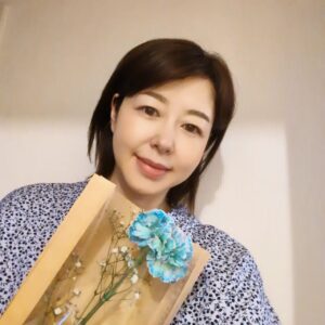 Keiko Horiuchi Instagram - 母の日。
子供からメッセージとお花をもらえる日が来るなんてね。
家族にも感謝ですね。

少し体調を崩してしまいました💦
反省です。

皆様もお気をつけてね。

#ママ友に助けられた日
#体調に気をつけましょうね😉