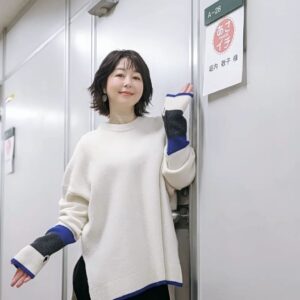 Keiko Horiuchi Instagram - あさイチ☺

爪特集でございました。

新しい発見が沢山！！

しっかりメモっておかなきゃー！！

衣装
@nagonstans_official
@enfold_official

アクセサリー
#donatellapellini
@dressunreve

ヘアメイク　板垣美和
#板垣美和

スタイリスト　岡本純子
#岡本純子