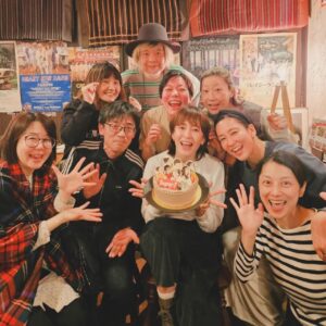 Keiko Horiuchi Instagram - みんなで、少し早いけど。
りえっちょのお誕生日もお祝いできました！

おめでとうおめでとう🎉　楽しかった。

みんなで、最後までがんばるね❤

#骨と軽蔑
#宮沢りえさんのお誕生日会