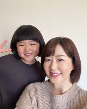 Keiko Horiuchi Instagram - 本日♥️

夜１０時から１１時　日本テレビにて放送

2話　ノンレムの窓。

「れんあいそうかんず」

滝藤さんと写真撮り忘れたーーー😅

永尾柚乃ちゃんと😍

みんなで、楽しく撮影しました！

お時間あれば是非です！

#ノンレムの窓
#永尾柚乃
#日本テレビ
#メリークリスマス🎄