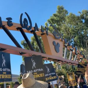 Keiko Agena Instagram - Fighting until the end! One day longer, one day stronger. #UnionStrong @sagaftra