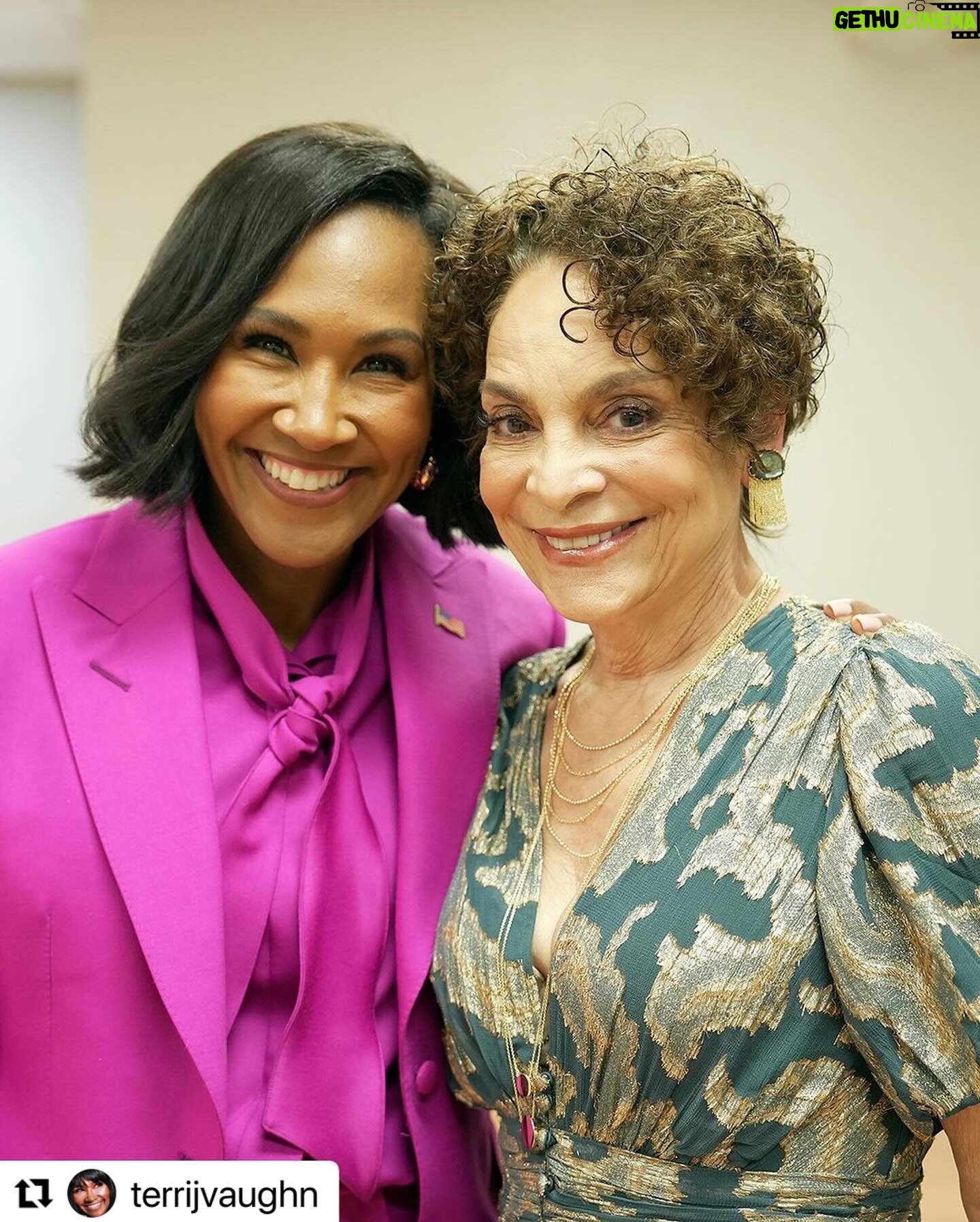 Keisha Lance Bottoms Instagram - Strong women make strong women….I am so grateful to join you on this journey. “Write the vision and make it plain…” Habakkuk 2 #livingintheflow ————————————————————————— Repost: terrijvaughn When a girl from The Bay teams up with a girl from The A, MAGICAL things happen!! @keishabottoms I appreciate your heart, your passion, your brilliance, your vision, your kindness and your power. The Divine Creator knew exactly what we would do together and I'm so thankful! Love you Keisha, and love having you as my teammate on this incredible project!! Looking forward to continuing the process with you and our amazing team! GO TIME! #ATownGirl #BAyTownGirl #BlackGirlMagic #MovingMountains #shebelievedshecouldsoshedid Suit @primephocus and selfies @leimaje @derekjhair @hideokibespoke less