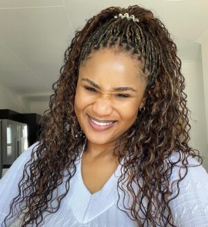 Keke Mphuthi Instagram - There’s a lot you can convince me of in life…. But NEVER that @lillyshair_  doesn’t LOVE ME.

This girl got my back n my front for 10 years and counting 🤞🏽
Hair game always on steriods.
#braids #boho #curls #salon #hairdresser #hairstyle #anniversary #friends #blackgirlmagic