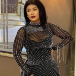 Keke Mphuthi Instagram – Let’s gather here for a moment of silence for my body🕯️🕯️🕯️🕯️….
All I can say is siyabuya bazwalane…. 

🖤🖤🖤🖤

Dressed by : @house_of_deevas