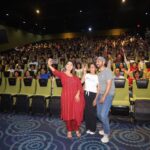 Keki Adhikari Instagram - A full house, on second Saturday after the release of Movie 'Boksi Ko Ghar' our Lead actor/ Producer @kekiadhikari , Director @sulakshyan_bharati and child artist supala Sapkota taking a selfie. BKG is going houseful all over nepal in its second week, have you watched the movie yet? #BKG #BoksiKoGhar #NepaliMovie