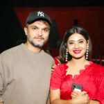 Keki Adhikari Instagram - भोलि शुक्रबारदेखि प्रदर्शनमा आउन लागेको चलचित्र 'बोक्सीको घर'को ग्राण्ड प्रिमियर सम्पन्न भएको छ। निर्माण टिमले बिहीबार काठमाडौंमा एक कार्यक्रम गर्दै प्रिमियर शो सम्पन्न गरेको हो। प्रिमियरमा सयौं चलचित्रकर्मी, कलाकार लगायत संचारकर्मीहरुको पनि बाक्लो उपस्तिथि रहेको थियो। चलचित्रलाई प्रिमियरमा राम्रो प्रतिक्रिया समेत मिलेको छ। सुलक्षण भारतीको लेखन एवम् निर्देशन र केकी अधिकारीको निर्माण रहेको 'बोक्सीको घर'लाई सफलताको शुभकामना।❤️🙌 Keki Adhikari Boksi ko Ghar -बोक्सीको घर #boksikoghar #PremiereShow #KekiAdhikari #PrakashSaput #DipashreeNiraula #PradeepBhattarai #TridentConcept
