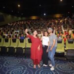 Keki Adhikari Instagram - A full house, on second Saturday after the release of Movie 'Boksi Ko Ghar' our Lead actor/ Producer @kekiadhikari , Director @sulakshyan_bharati and child artist supala Sapkota taking a selfie. BKG is going houseful all over nepal in its second week, have you watched the movie yet? #BKG #BoksiKoGhar #NepaliMovie