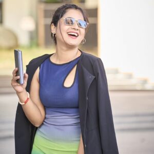 Keki Adhikari Instagram - Dont miss the real laugh in the picture no . 6 😎

👗📿 @trinkets.syeta