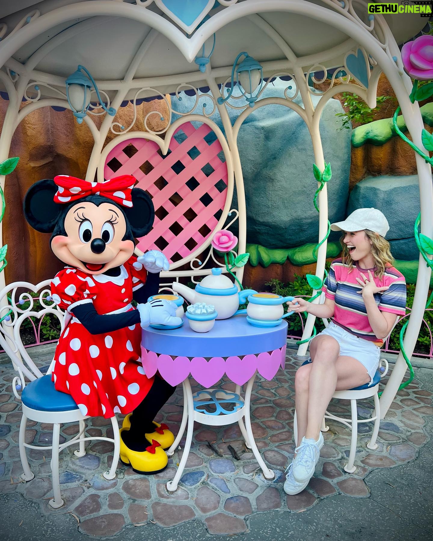 Kelley Jakle Instagram - Minnie and I bonded so much that she gets her own post 💓 📸: @markhapka