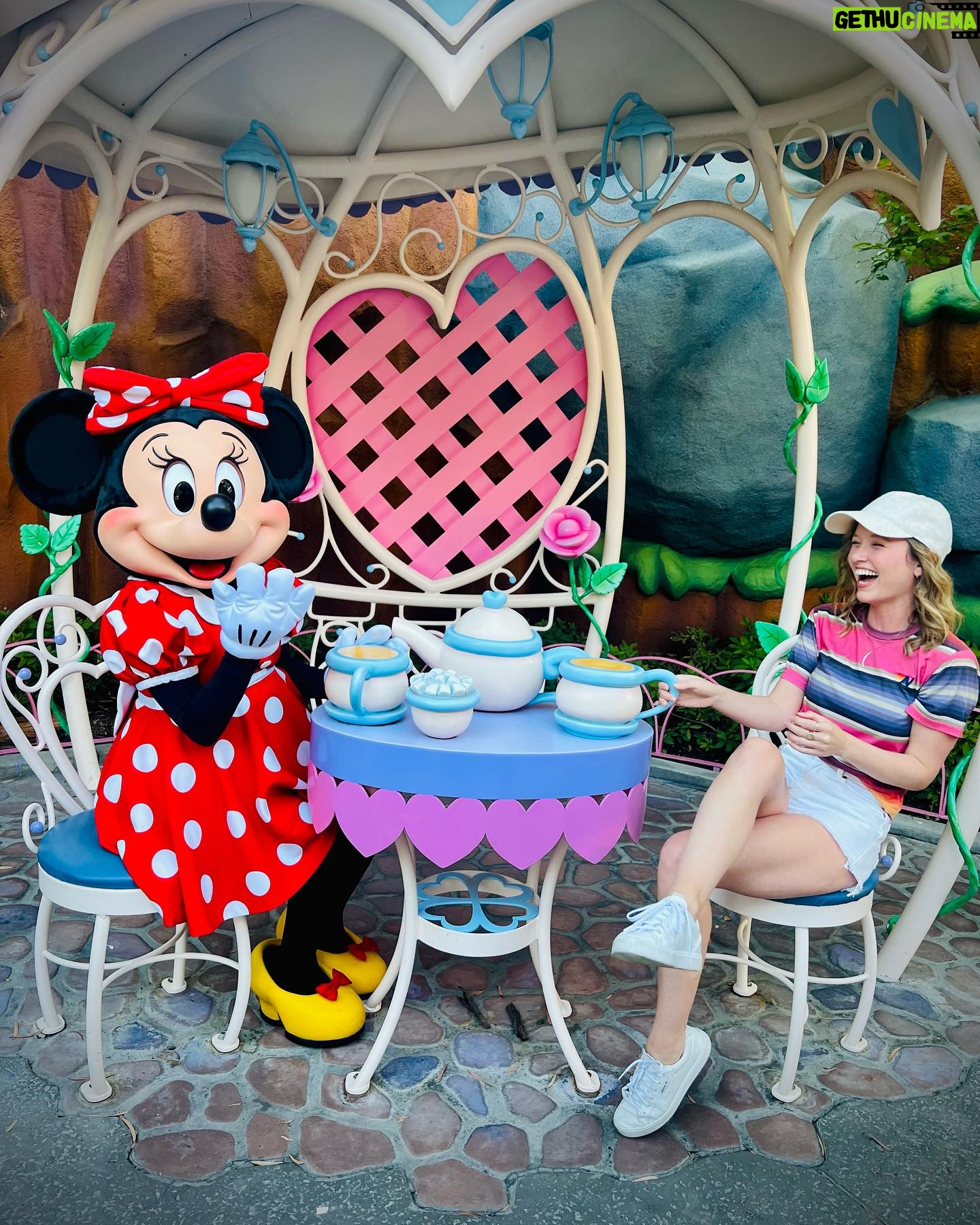 Kelley Jakle Instagram - Minnie and I bonded so much that she gets her own post 💓 📸: @markhapka