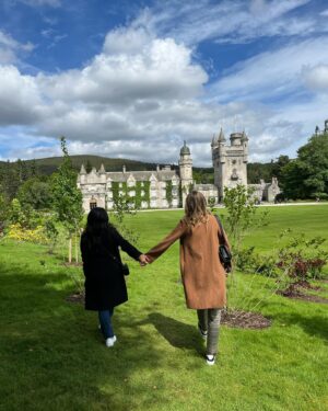 Kelley Jakle Instagram - Scotland pt 1: Moments I treasure with people I love. I am still reeling from our adventure last week!! What an absolute dream to frolic through castles, ride through The Highlands, search for Nessie on Loch Ness, learn traditional dances and eat plant-based versions of traditional dishes, hear performances by beautiful musicians and meet wonderful people. Oh, and visit @thetraitorsus set, of course!!! We are such fans of the show, and getting to see where the magic happens (and meet some of the creatives that MAKE it all happen) was surreal. Thank you @peacock for a trip we’ll never forget!! #peacockpartner