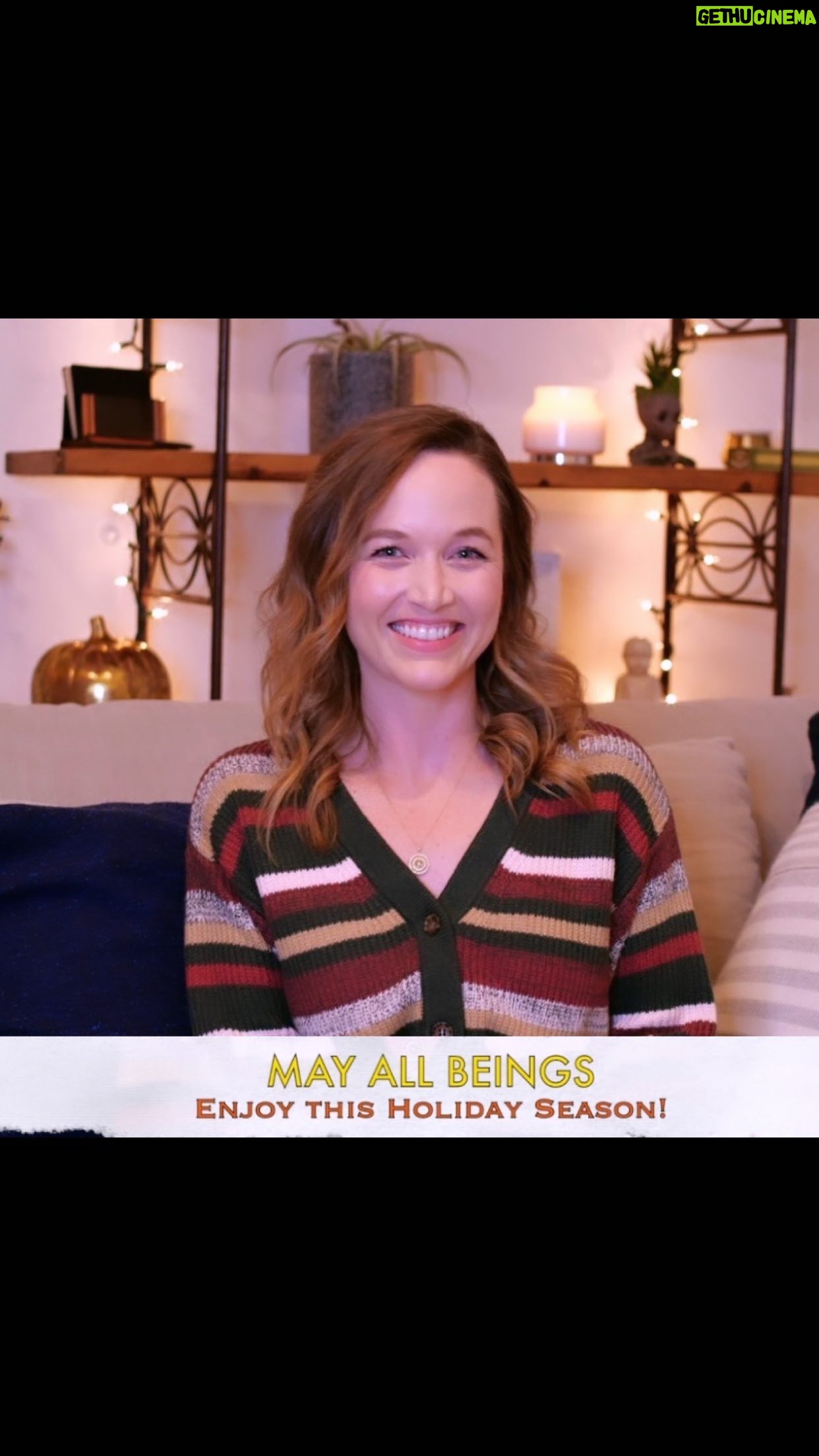 Kelley Jakle Instagram - Happy holidays everyone!! I hope you all have a wonderful time feasting with family and friends. ❤️ If you’re interested in making some new animal-friendly dishes, my amazing cousin @radiatefoodvibes just released 5 recipes on her Patreon! And you can always recreate old favorites by subbing plant-based ingredients. Not an ad at all, but @miyokoscreamery products are our favorite! ✨