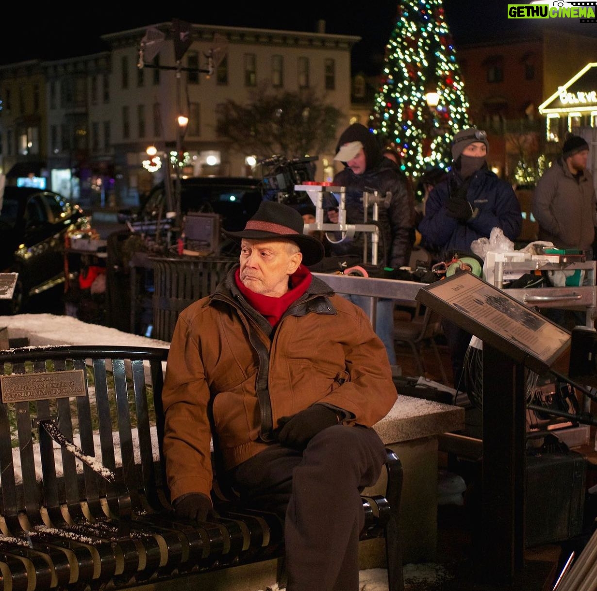 Kelley Jakle Instagram - So excited to be heading back to Gettysburg this month for the premiere of “A Gettysburg Christmas!” I had the best time getting to work with my dear friend @i_am_seanfaris, the rest of the cast @therealleemajors @boxleitnerbruce @katevernonofficial @tomveratv @sarahlitton and our fearless leader Bo Brinkman. See y’all at The Majestic Theatre @gburgmajestic Nov. 27th! @agettysburgchristmas 📷: @amiliakspicer