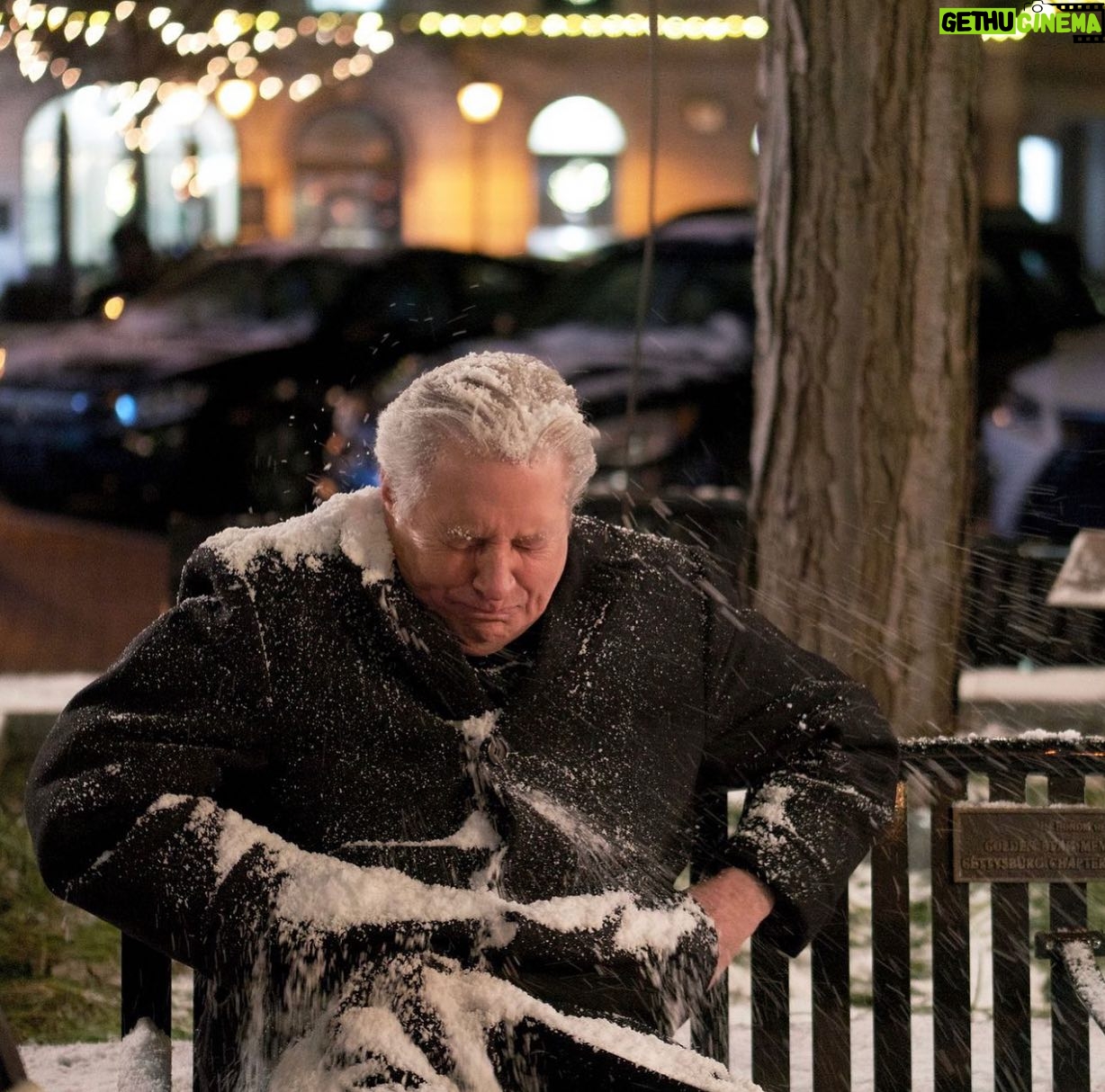 Kelley Jakle Instagram - So excited to be heading back to Gettysburg this month for the premiere of “A Gettysburg Christmas!” I had the best time getting to work with my dear friend @i_am_seanfaris, the rest of the cast @therealleemajors @boxleitnerbruce @katevernonofficial @tomveratv @sarahlitton and our fearless leader Bo Brinkman. See y’all at The Majestic Theatre @gburgmajestic Nov. 27th! @agettysburgchristmas 📷: @amiliakspicer