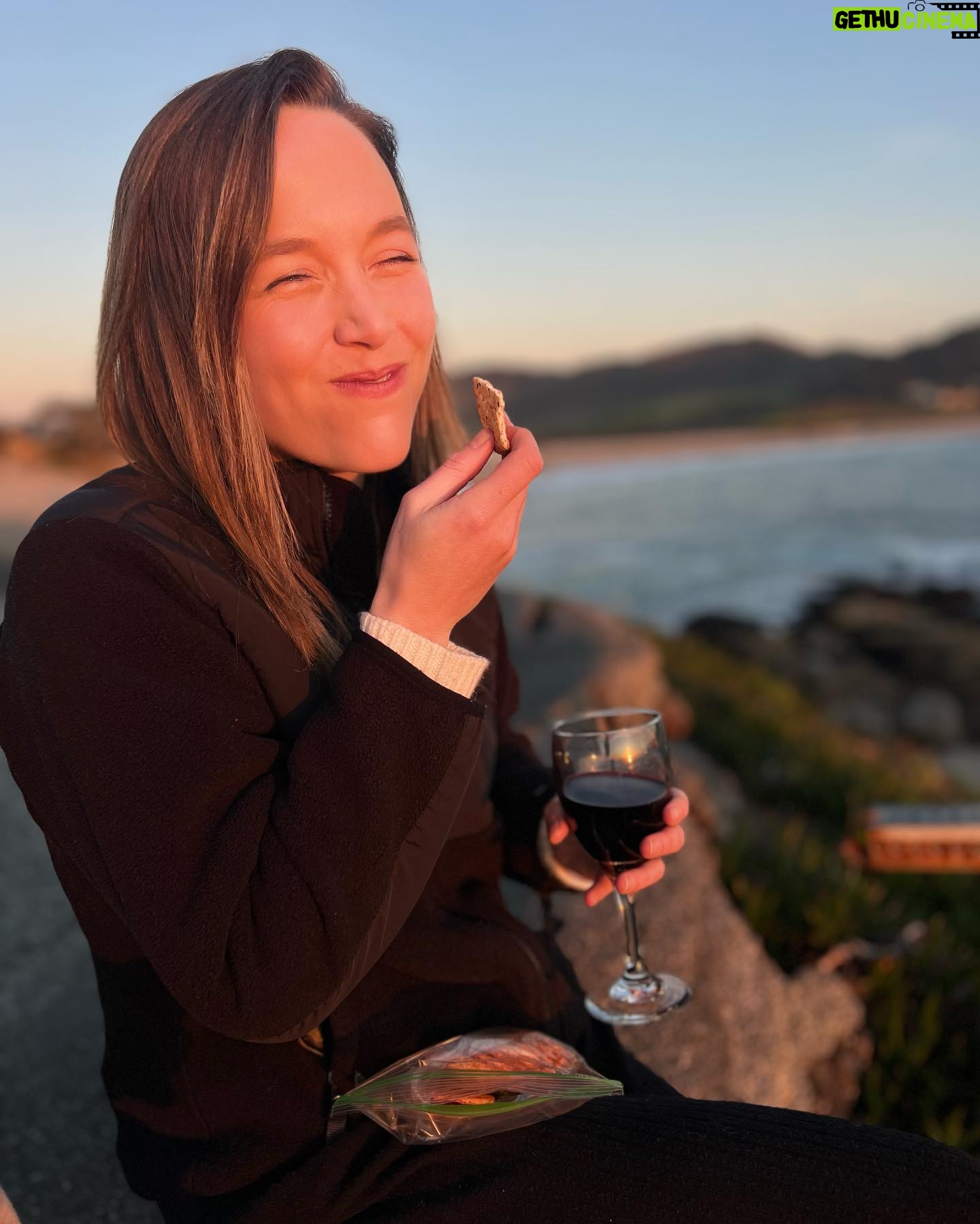 Kelley Jakle Instagram - Sunset, snacks, and the sea. 🙃 📸: @markhapka