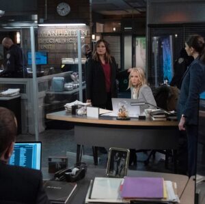 Kelli Giddish Instagram - #SVUcrew @nbcsvu  new episode Tonight!