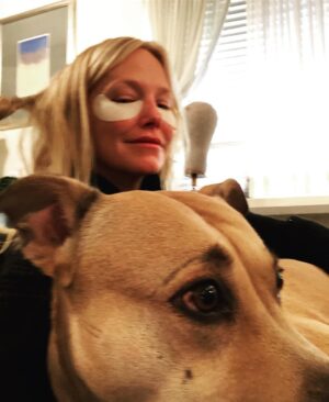 Kelli Giddish Instagram - #workingsaturdays #itsagooddaytohaveagoodday #findfran