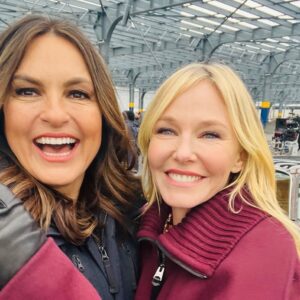 Kelli Giddish Instagram - i love playing #cops with this one @therealmariskahargitay