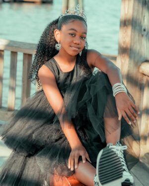 Kellie Shanygne Williams Instagram - My beautiful brown skinned girl is growing up! @iamhannahbjackson 

Photo: @2ndchild7photography 
Hair: @hairartintelligence 
Makeup: @iamtiazia 
Clothes: @brooklynnandblake