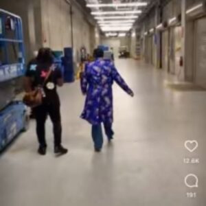 Kellie Shanygne Williams Instagram - Live last night with @dariusmccrary and @jomariepayton as we were walking into the convention center. Having a lot of fun and meeting some great people!