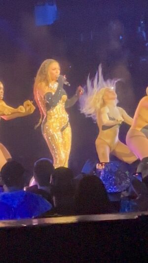 Kellie Shanygne Williams Instagram - @beyonce #bigenergy #rain🌧 or #shine ☀️Beyoncé gets it done. Love every moment.