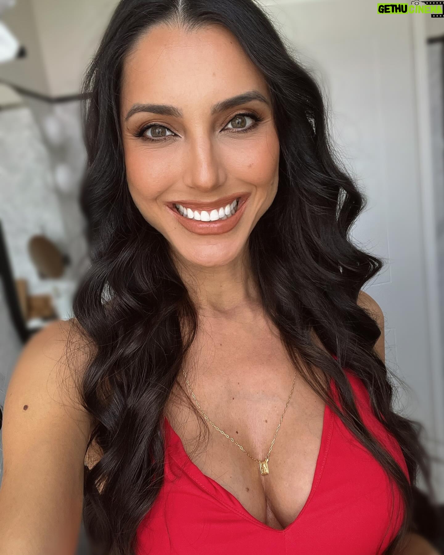 Kelly Baron - 3.2K Likes - Feliz Páscoa ❤️ com amor 🙌🏻🥰