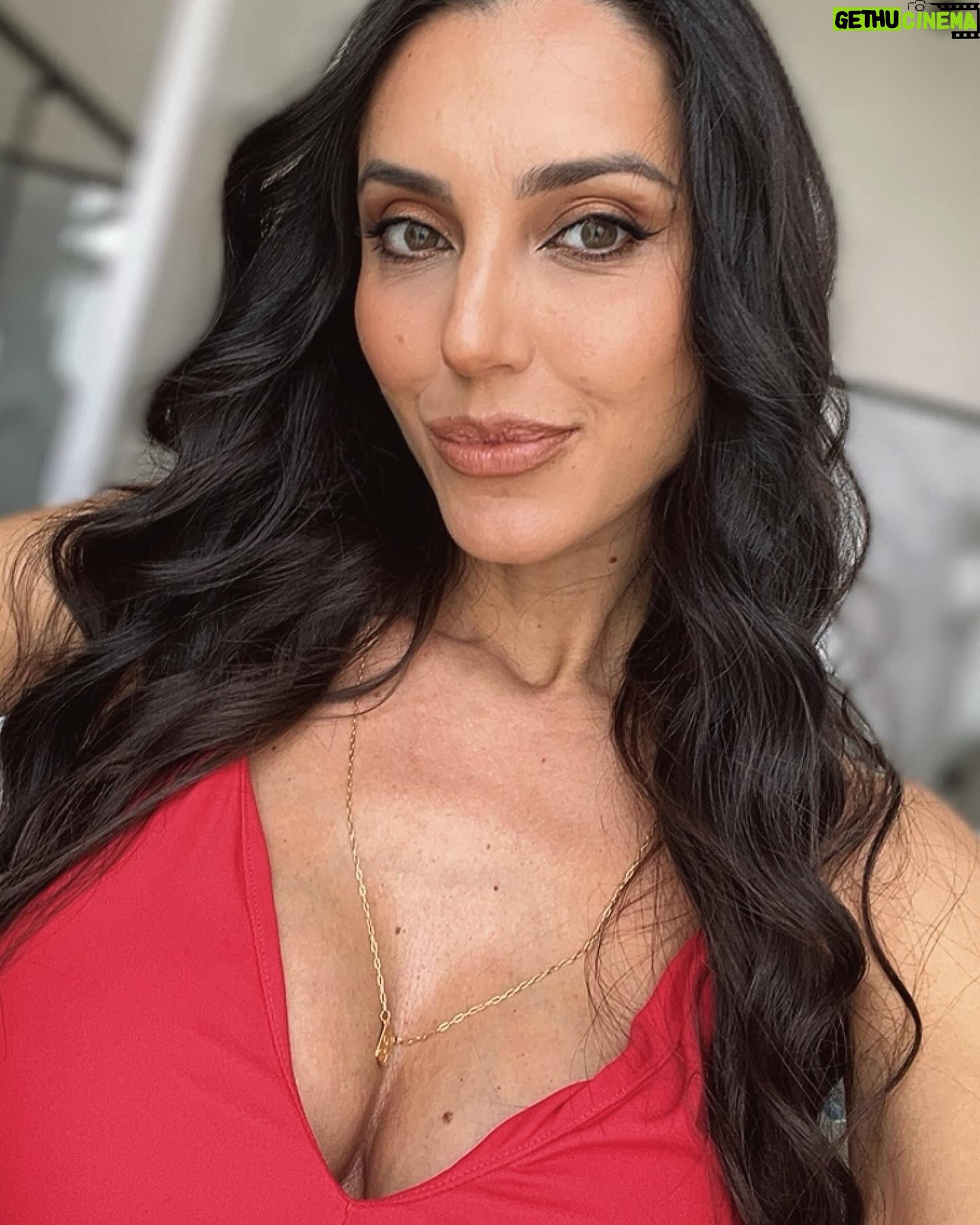 Kelly Baron - 3.2K Likes - Feliz Páscoa ❤️ com amor 🙌🏻🥰