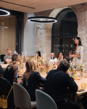 Kelly Baron Instagram - Lançamento da minha linha de Vinhos baixo em Calorias e vegano, num jantar entre amigos que tornaram esta noite ainda mais especial 💜 Gratidão 🇵🇹 

Os vinhos leves Branco e Rosé LEVES estão entre os primeiros vinhos de Portugal com indicação das calorias (54 calorias por taça). Estão disponíveis on-line e em vários pontos de venda no País (hipermercados, restaurantes, garrafeiras, lojas, etc) 🇵🇹 Clica no link na bio para mais informações ou siga a página @kellybaronbrand 

✨Design floral e decoração @ofilhodarosa com apoio de @eventos.prive e papelaria @eme_design16

✨Foto & Vídeo @joaoalmeida_fotografia 

✨Make & Hair @blushtalk

#vocemereceomelhor